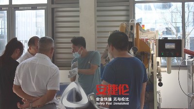 上海汽車(chē)輪轂客戶到訪參觀28工位噴膠機(jī)和R55滾噴機(jī)