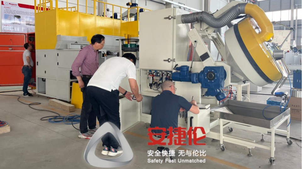 大連外貿(mào)公司代國外客戶采購安捷倫的橡膠減震自動滾噴機(jī)