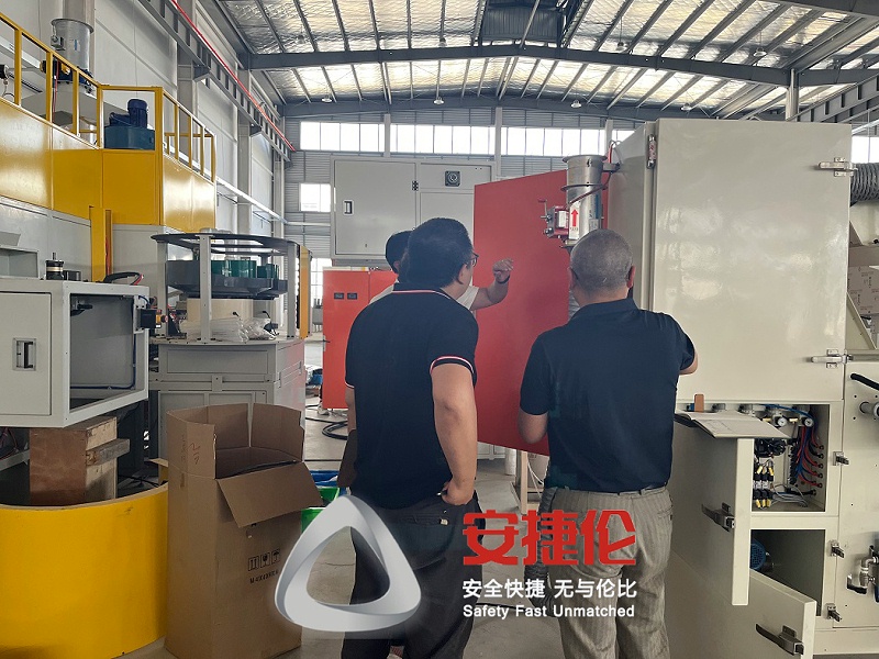 大連瑞進國際貿(mào)易客戶設備驗收 (3)