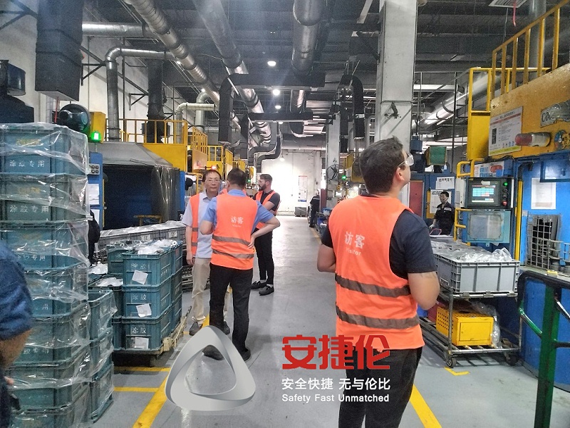 大連瑞進國際貿(mào)易客戶設備驗收1