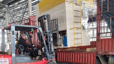【噴膠機發(fā)貨】自動噴膠機PZD40發(fā)浙江汽車橡膠制品客戶